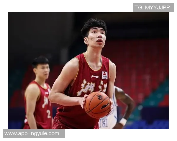 余嘉豪的成长之路:从少年篮球梦到职业赛场的辉煌历程 余嘉豪的成长之路:从少年篮球梦到职业赛场的辉煌历程